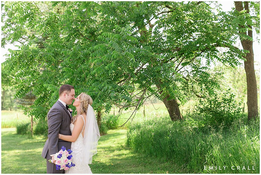 Outdoor_Cedar_Rapids_Wedding_EmilyCrall_Photo_1193.jpg